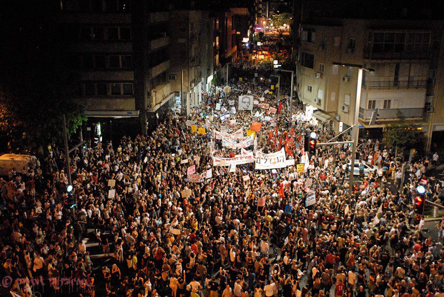 תל אביב, קיץ 2011. כך נראית תנועת המונים פוליטית. צילם: cc-by-sa 'avivi