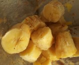 בננות קפואות בתוך הבלנדר