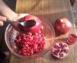 deseeding a promegranate