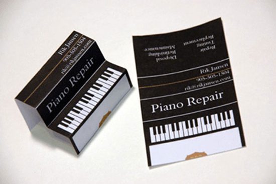 בידיים- כרטיס ביקור תלת מימד בצורת פסנתר