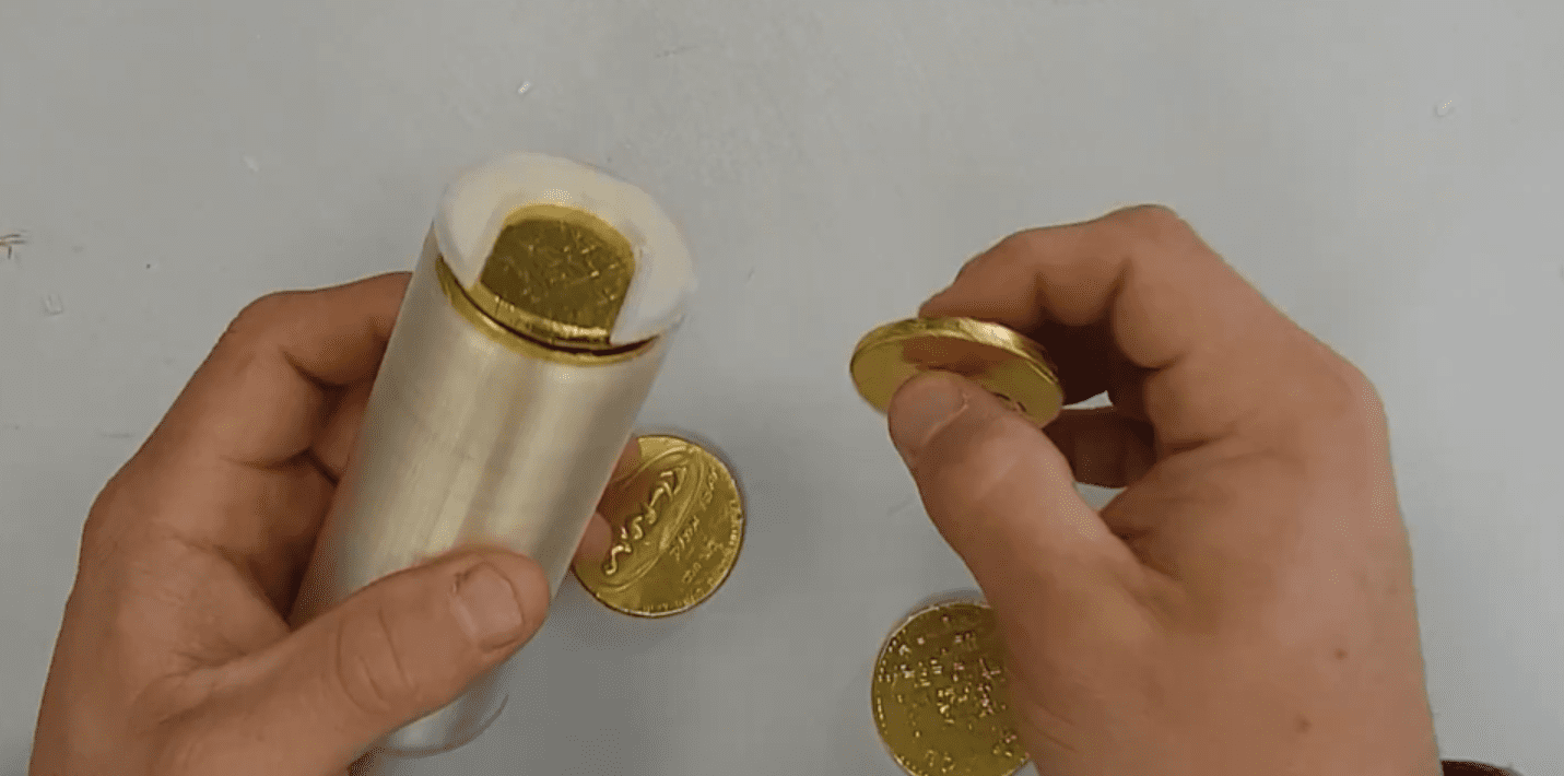 מנפק מטבעות שוקולד בהדפסה 3d