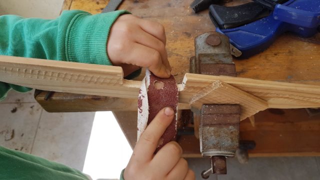 ניקוי הסיבים העדינים באמצעות ניר ליטוש